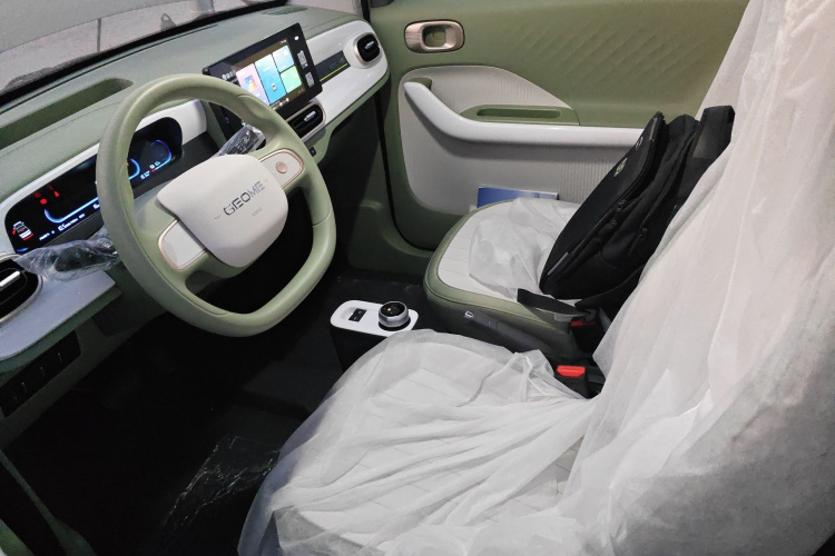 吉利银河 2025款 210km 熊猫骑士中控内饰19