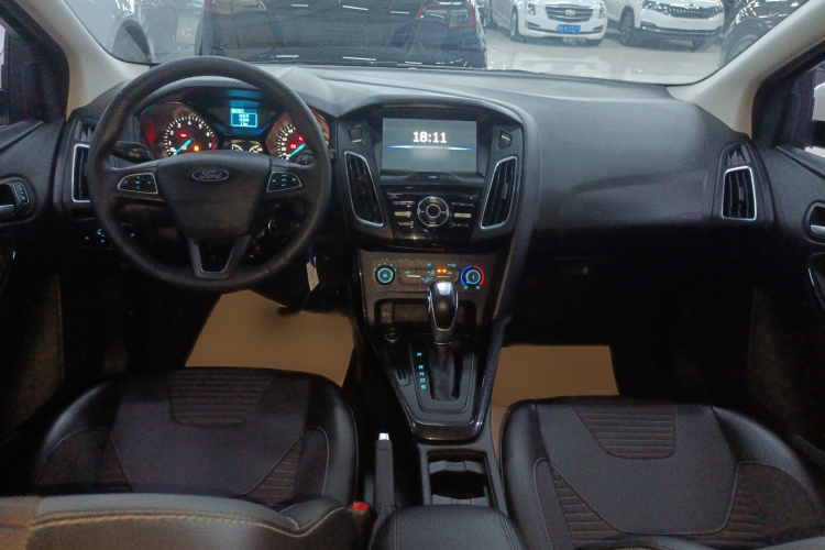 福特 福克斯 2018款 两厢经典 1.6L 自动风尚型智行版中控内饰7002