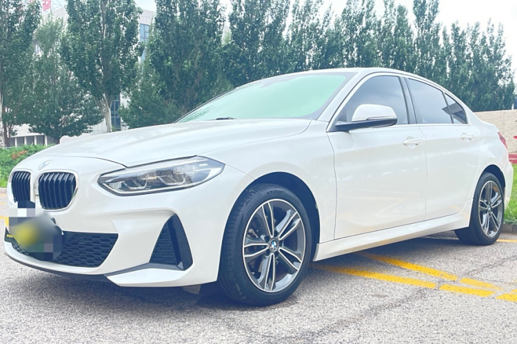 宝马1系 2021款 改款 120i M运动版车身外观1