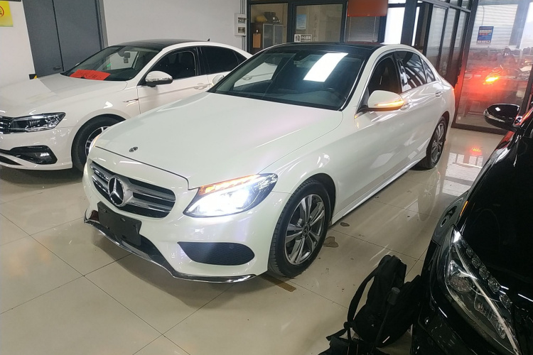 奔驰C级 2017款 改款 C 200 L 运动版车身外观4