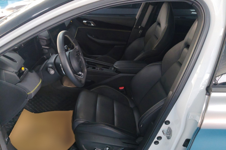 领克03 2023款 2.0TD DCT劲Pro中控内饰19