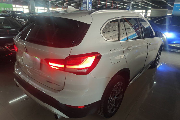 宝马X1 2022款 sDrive20Li 尊享型车身外观6005