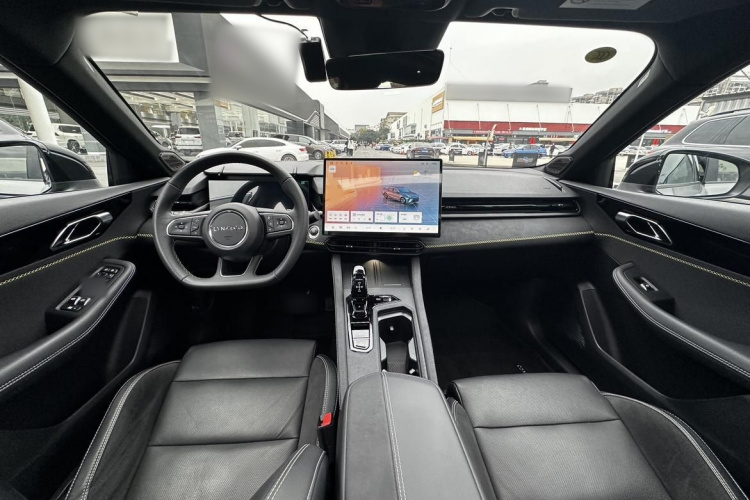 领克03 2025款 1.5TD DCT冠军版Pro中控内饰7009