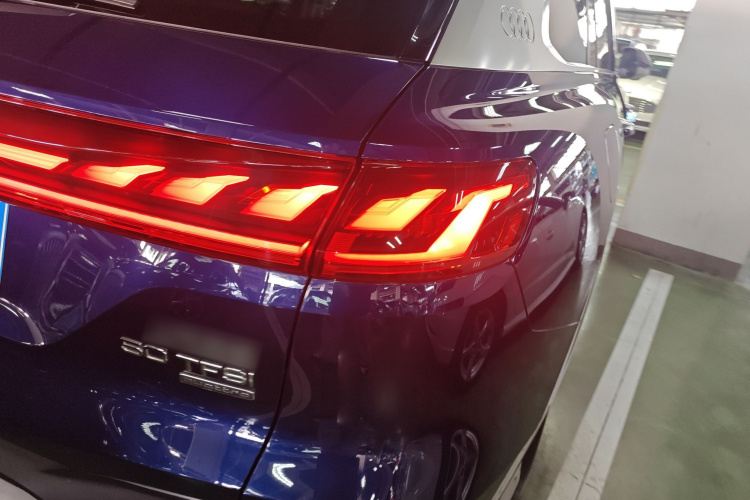 奥迪Q6 2024款 50 TFSI quattro 行云型 羽林套装 6座车身外观9