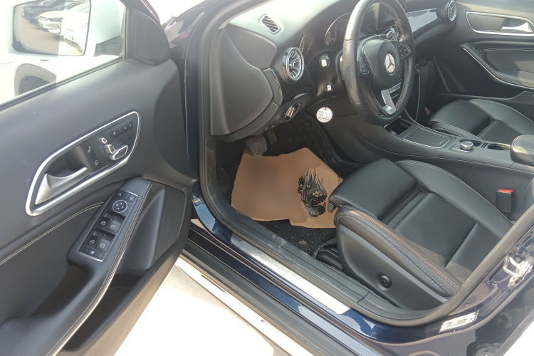 奔驰GLA 2018款 GLA 200 动感型中控内饰7003