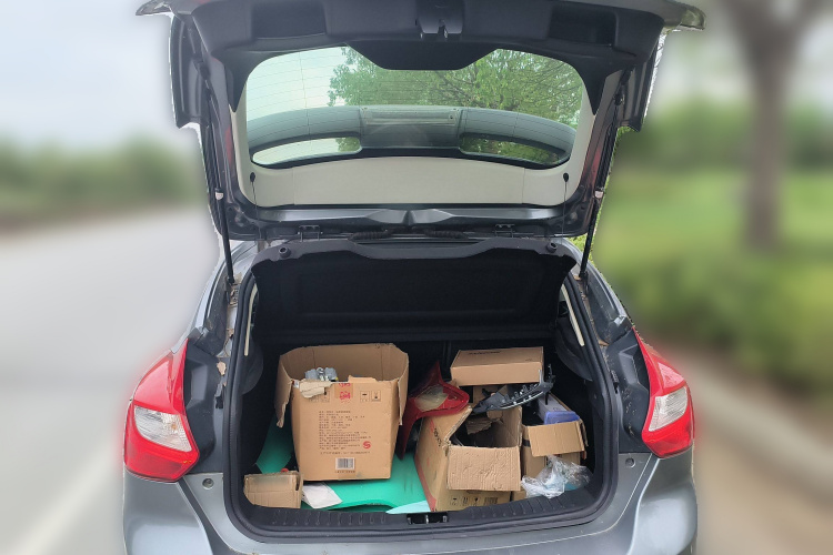 福特 福克斯 2012款 两厢 2.0L 手动豪华运动型局部细节23