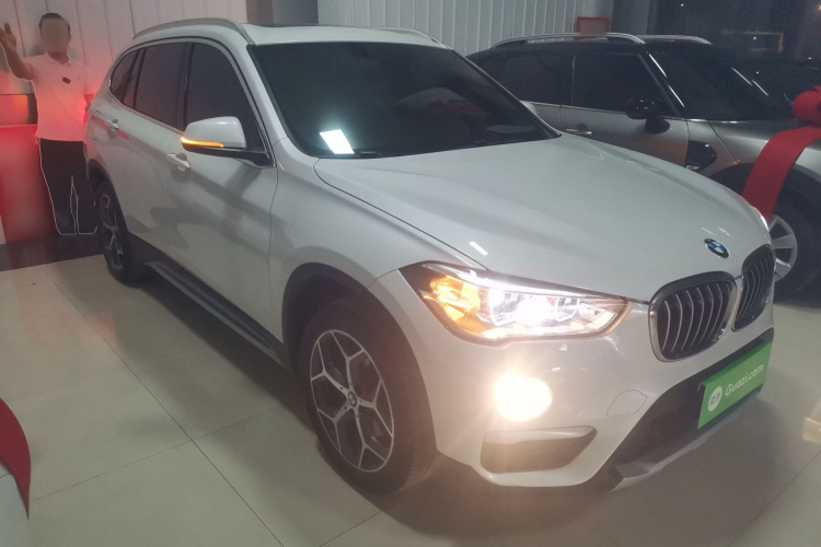 宝马X1 2019款 sDrive18Li 尊享型车身外观3