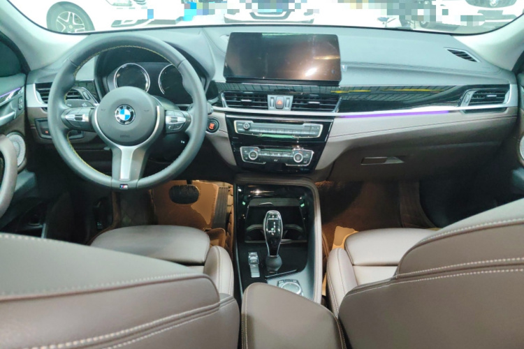 宝马X2 2023款 sDrive25i M越野套装中控内饰12