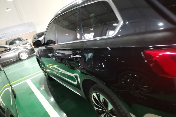 红旗HS7 2021款 2.0T DCT两驱智联旗享版车身外观4