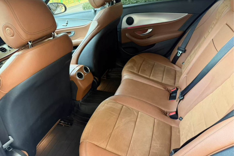 奔驰E级 2017款 E 200 运动型中控内饰7004