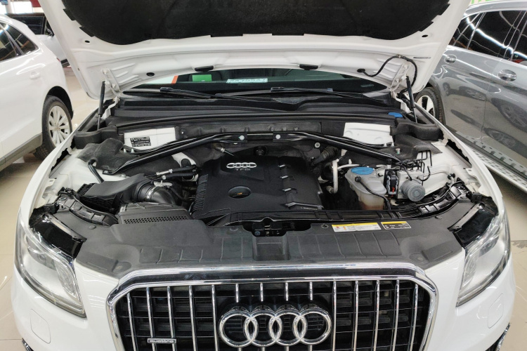 奥迪Q5 2013款 40 TFSI 豪华型机舱底盘24
