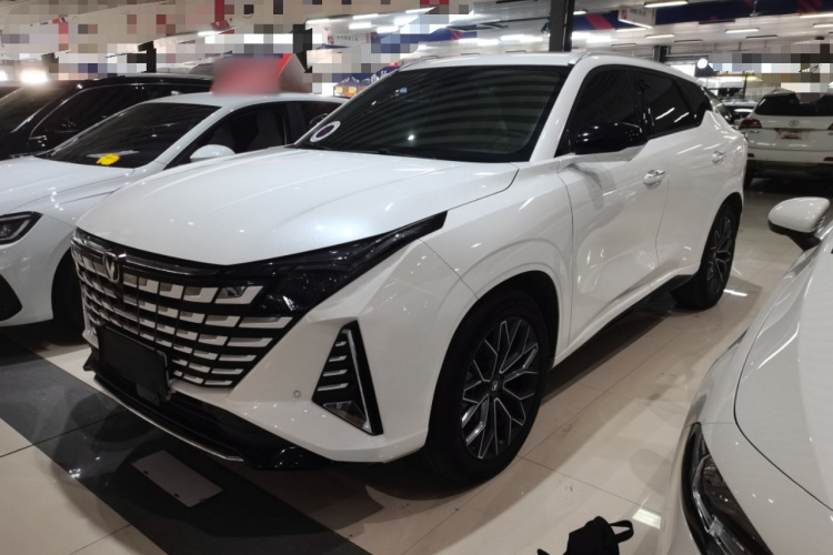 长安UNI-Z 2025款 1.5T 尊贵型车身外观1