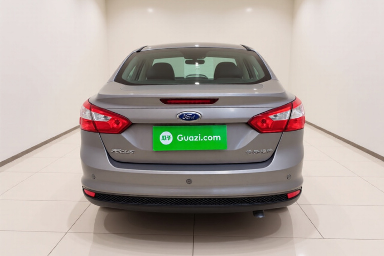 福特 福克斯 2012款 三厢 1.6L 自动风尚型车身外观6