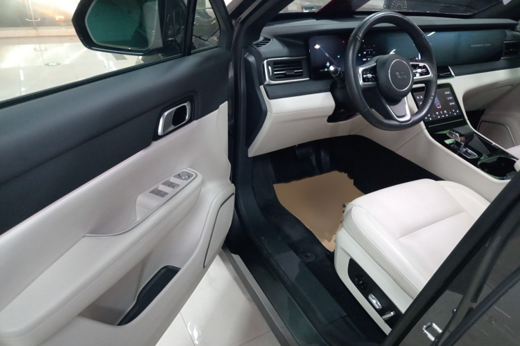 理想汽车 理想ONE 2021款 增程6座版中控内饰7003