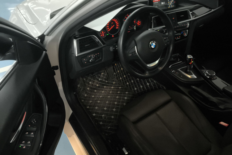 宝马3系 2019款 320Li 时尚型中控内饰7003