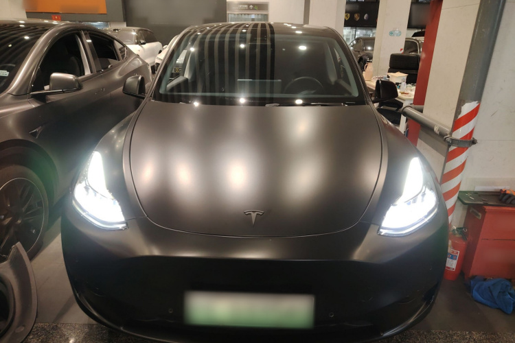 特斯拉 Model Y 2022款 后轮驱动版车身外观2