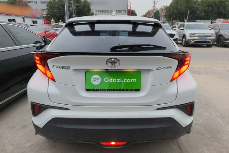 丰田C-HR 2021款 2.0L 豪华版车身外观6