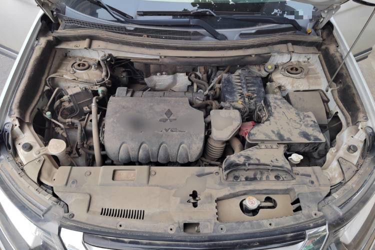 三菱 欧蓝德 2018款 2.0L 两驱荣耀版 5座局部细节24