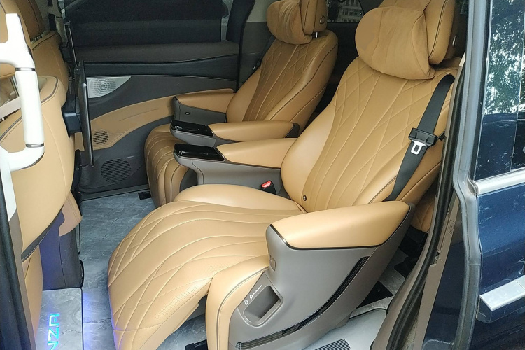 腾势D9 2022款 DM-i 970 四驱尊荣型中控内饰21