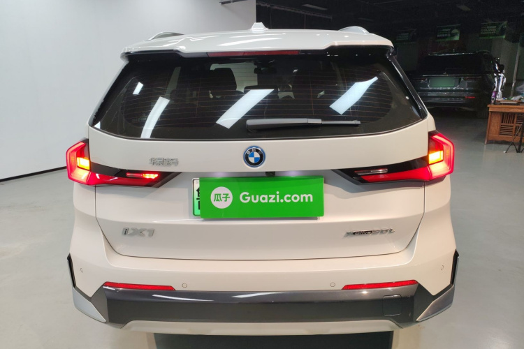 宝马iX1 2023款 xDrive30L X设计套装车身外观6