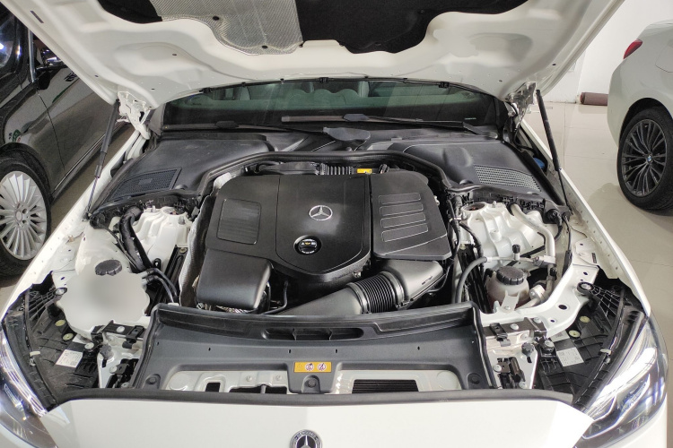 奔驰C级 2022款 C 200 L 运动版机舱底盘24