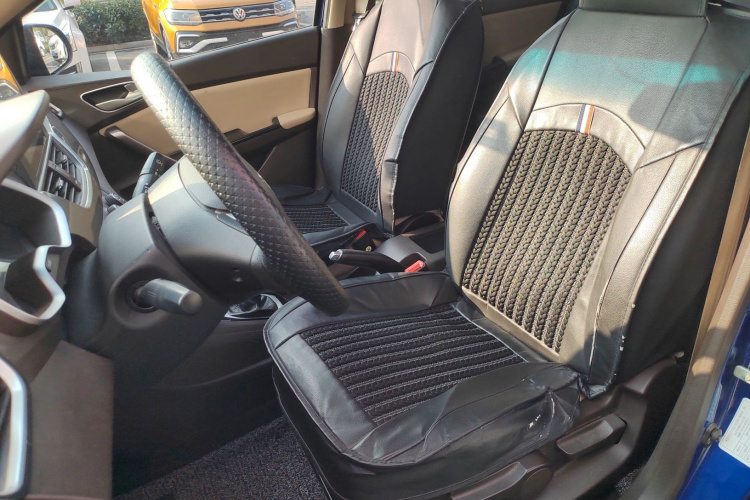 宝骏310W 2017款 1.5L 手动舒适型 国V中控内饰19