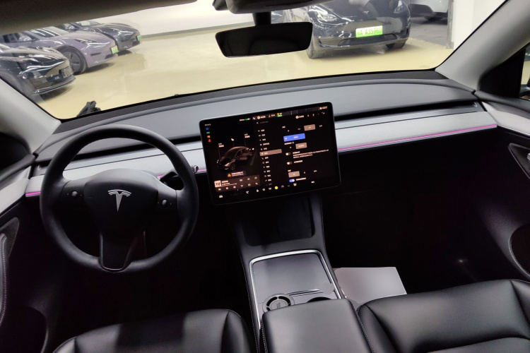 特斯拉 Model Y 2023款 后轮驱动版中控内饰7002