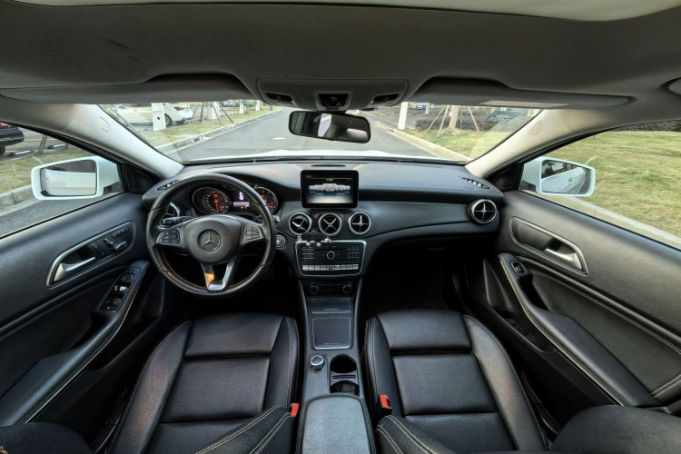 奔驰GLA 2017款 GLA 220 4MATIC 时尚型中控内饰7007