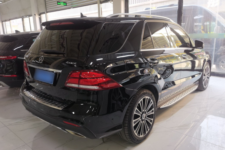 奔驰GLE 2019款 GLE 400 4MATIC 臻藏版车身外观7
