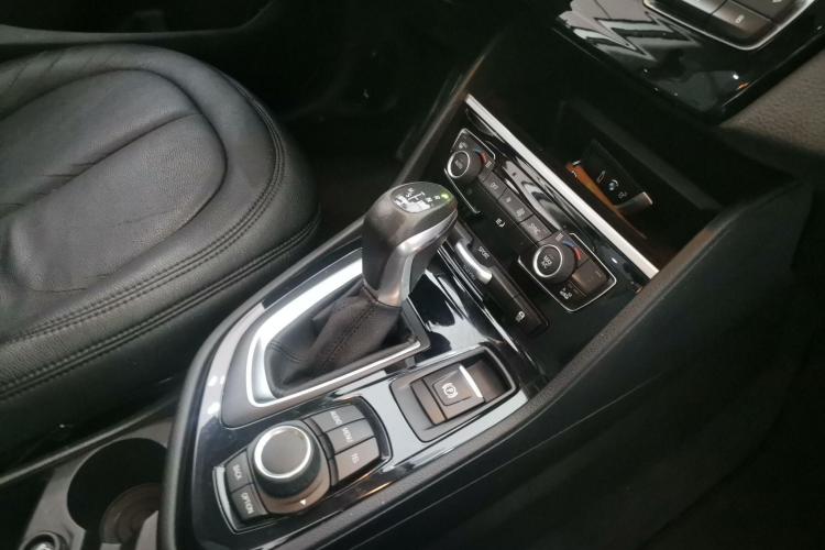 宝马2系多功能旅行车 2015款 218i 领先型局部细节18