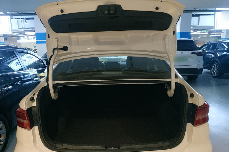 大众 朗逸 2019款 1.5L 自动舒适版 国VI机舱底盘23