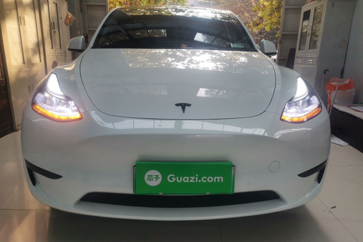 特斯拉 Model Y 2023款 后轮驱动版车身外观2