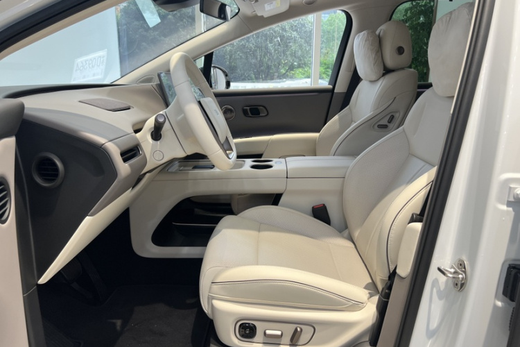 理想汽车 理想i8 2025款 标准版中控内饰7001
