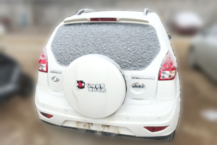 吉利汽车 熊猫经典 2014款 CROSS 1.5L 自动精英型车身外观6