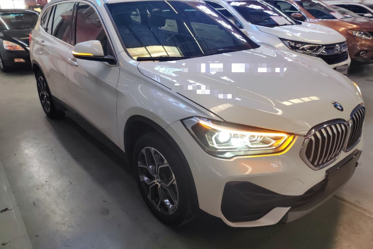 宝马X1 2021款 改款 sDrive25Li 领先型车身外观3