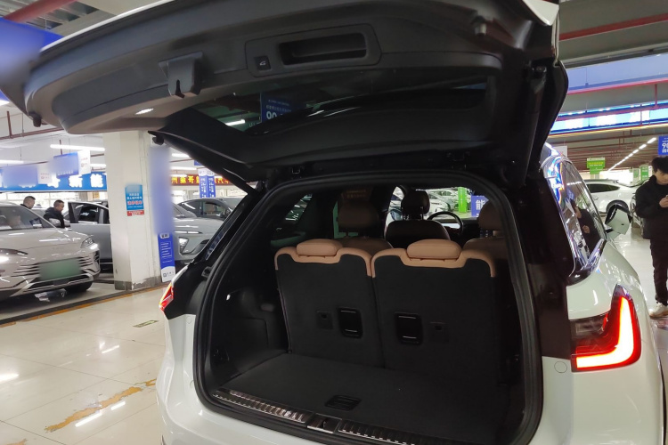 蔚来ES8 2020款 580KM 六座版机舱底盘23