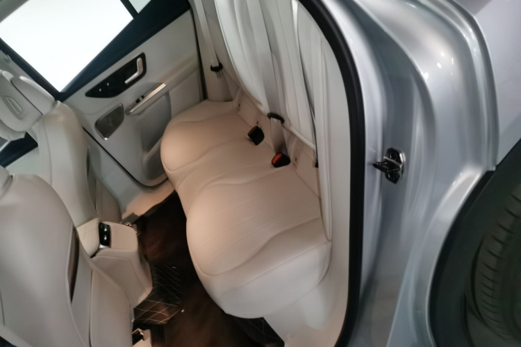 奔驰EQE SUV 2024款 500 4MATIC 豪华版中控内饰21