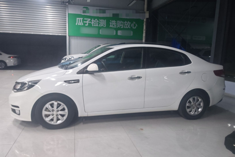 起亚K2 2015款 三厢 1.4L MT GLS车身外观4