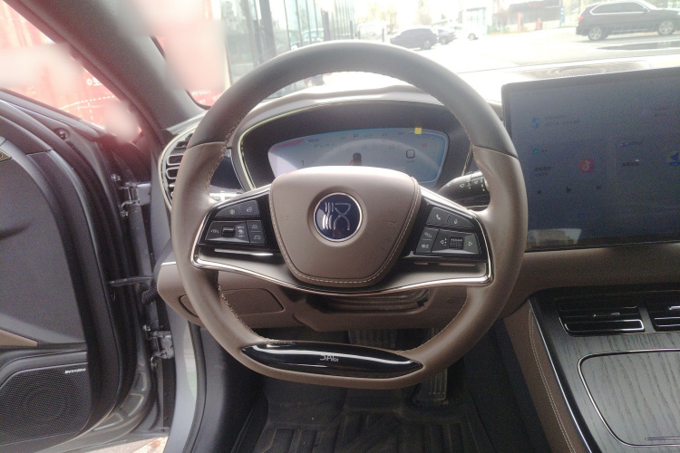 比亚迪 汉 2023款 DM-i 冠军版 121KM 尊享型中控内饰13