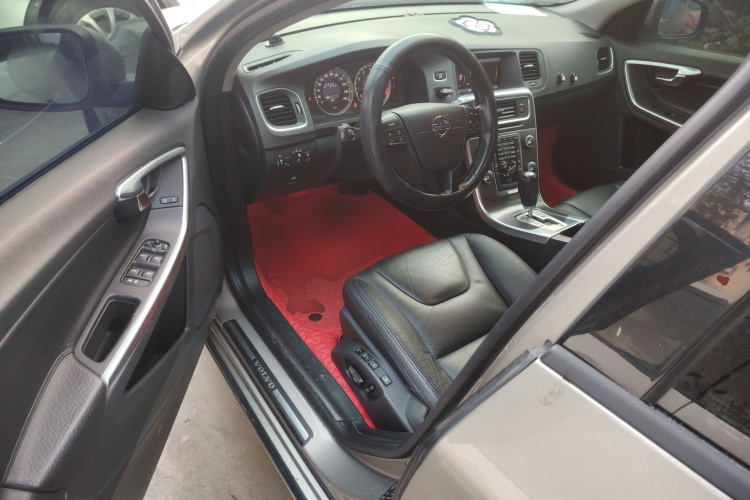 沃尔沃S60(进口) 2011款 2.0T 舒适版中控内饰20