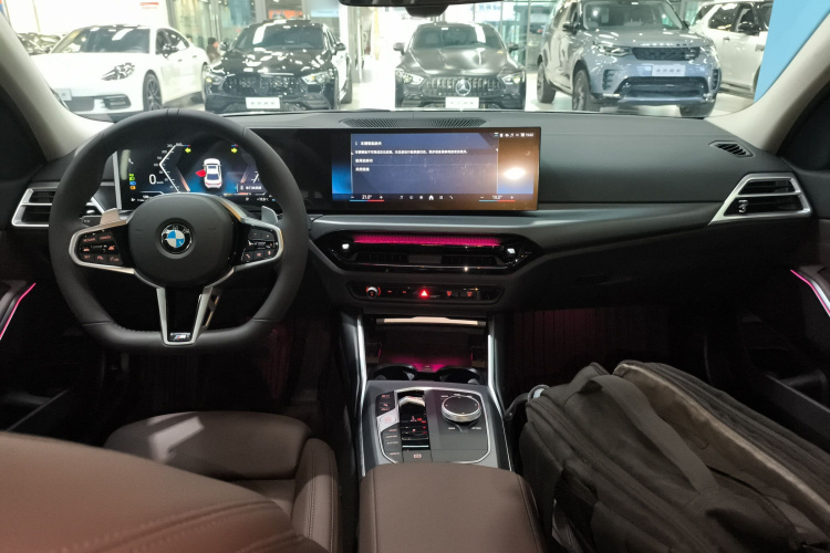 宝马3系 2025款 325i M运动套装中控内饰12