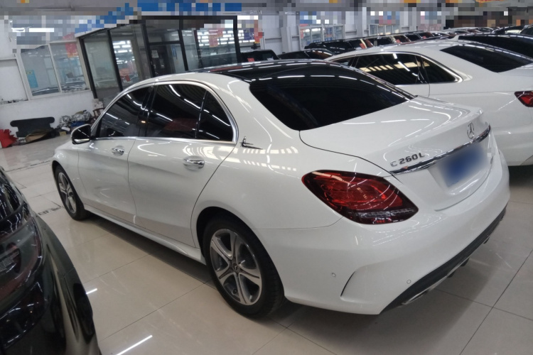 奔驰C级 2020款 C 260 L 运动版车身外观4