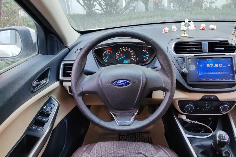 福特 福睿斯 2015款 1.5L 手动舒适型局部细节13