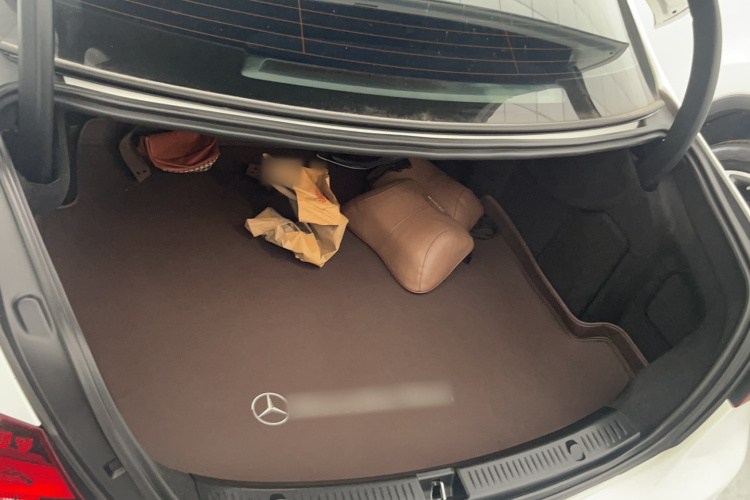 奔驰E级 2021款 改款 E 300 L 运动豪华型局部细节23