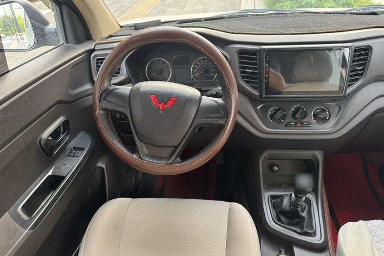 五菱汽车 五菱宏光V 2022款 1.5L劲取版电动助力LAR中控内饰7007