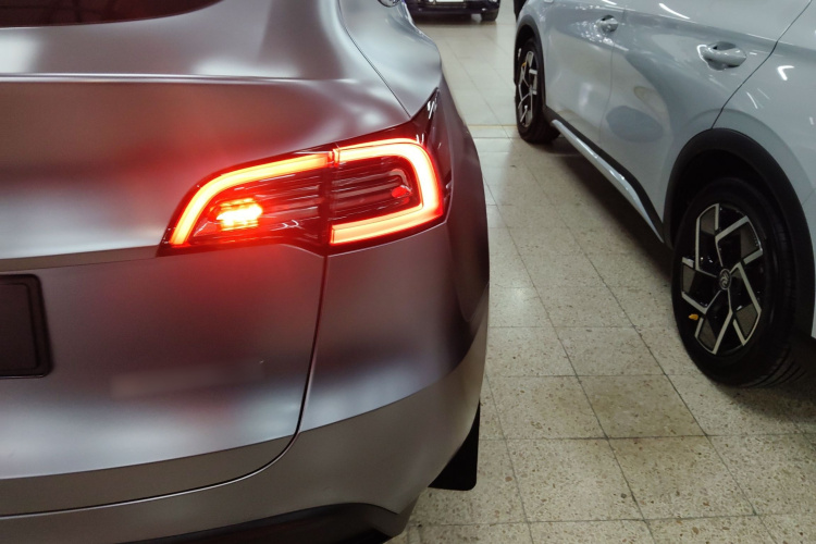 特斯拉 Model Y 2023款 后轮驱动版车身外观9