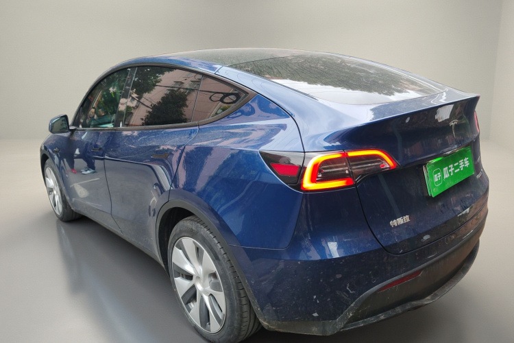 特斯拉 Model Y 2021款 标准续航后驱版车身外观5