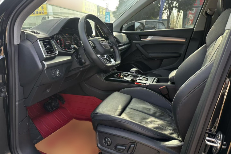 奥迪Q5L 2022款 40T 时尚动感型中控内饰7004