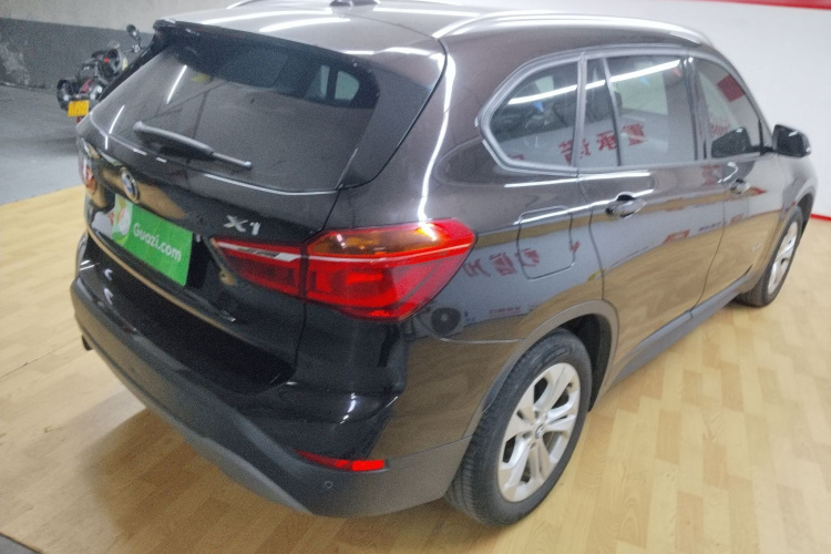 宝马X1 2016款 sDrive18Li 尊享型车身外观7