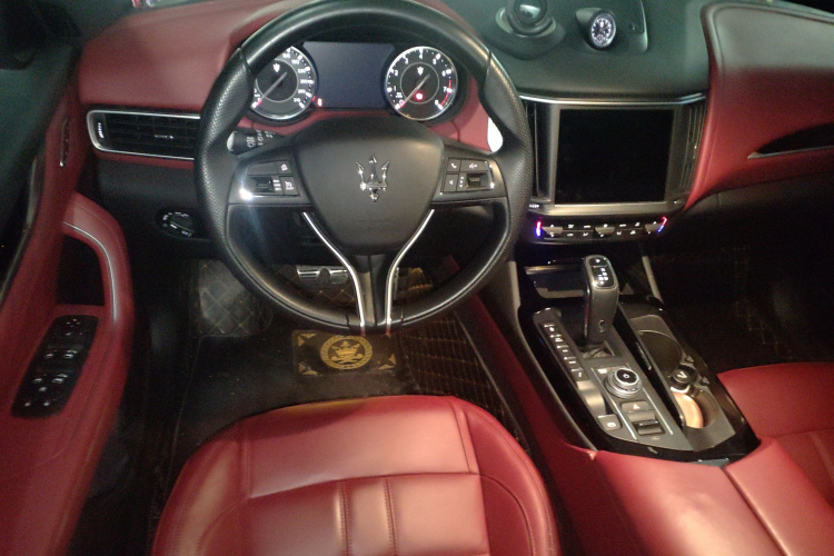 玛莎拉蒂 Levante 2022款 3.0T Modena中控内饰13